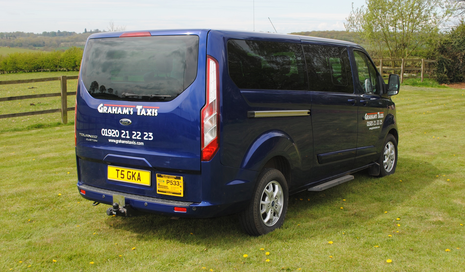8 seater taxis Ware